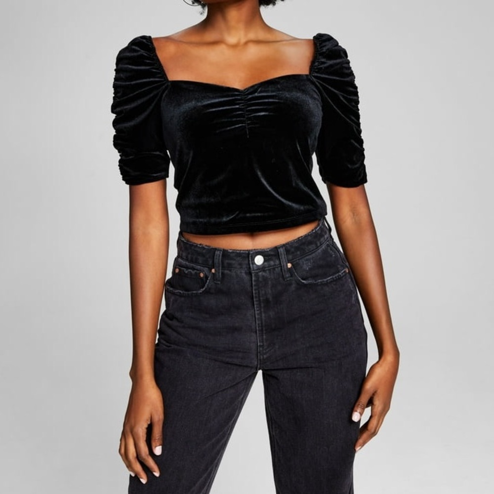 AND NOW THIS Women's Velvet Ruched-Sleeve Crop Top